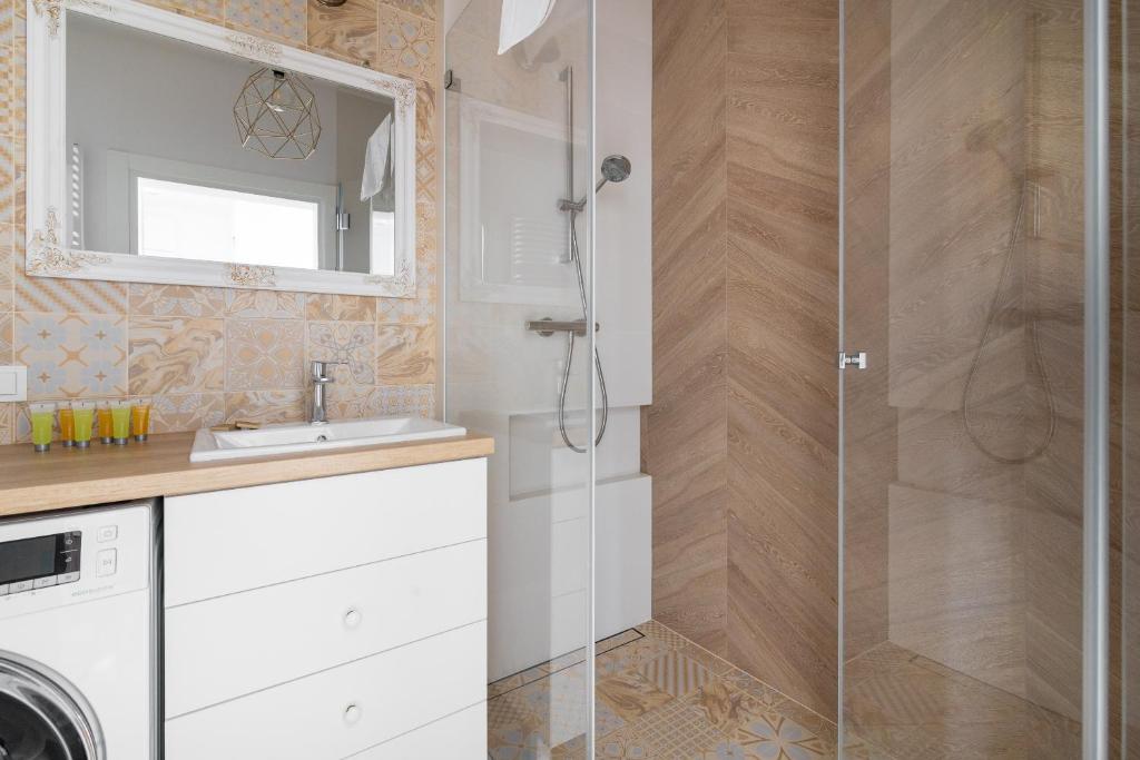 Rozłogi Sunny Apartment by BookingHost photo 3