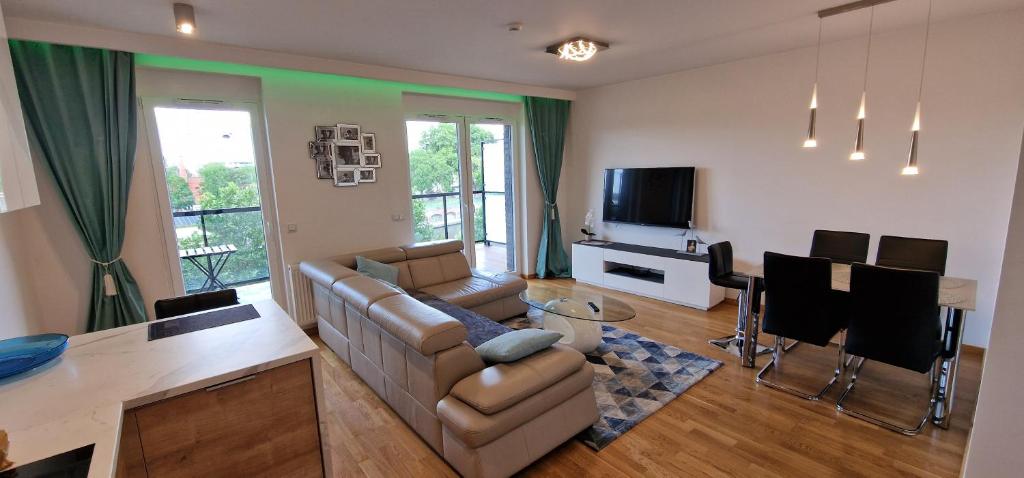 River Deluxe Atal Towers Apartment — photo 1