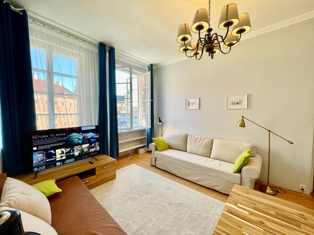 ROYAL 2 Old Town fast WiFi Netflix HBO AppleTV+ photo 2