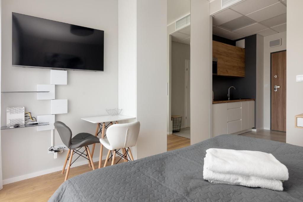 Wola Chic Silver Studio by BookingHost photo 2