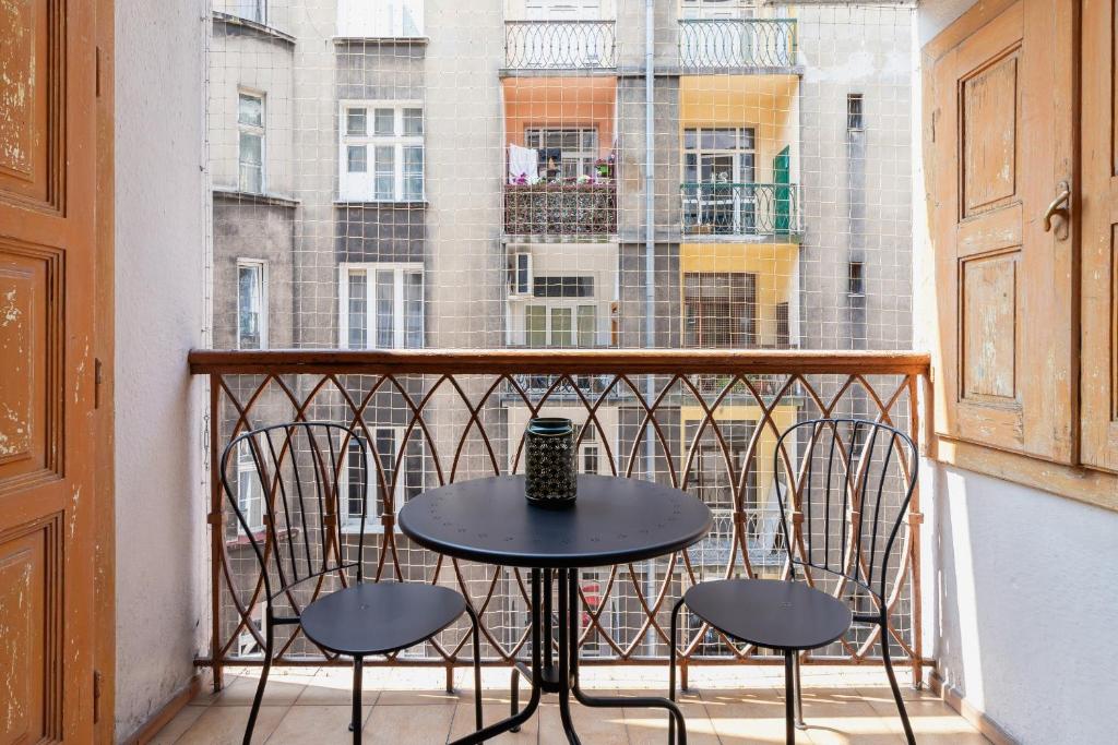 Spacious Retro Apartment in the Center of Cracow by Noclegi Renters photo 3
