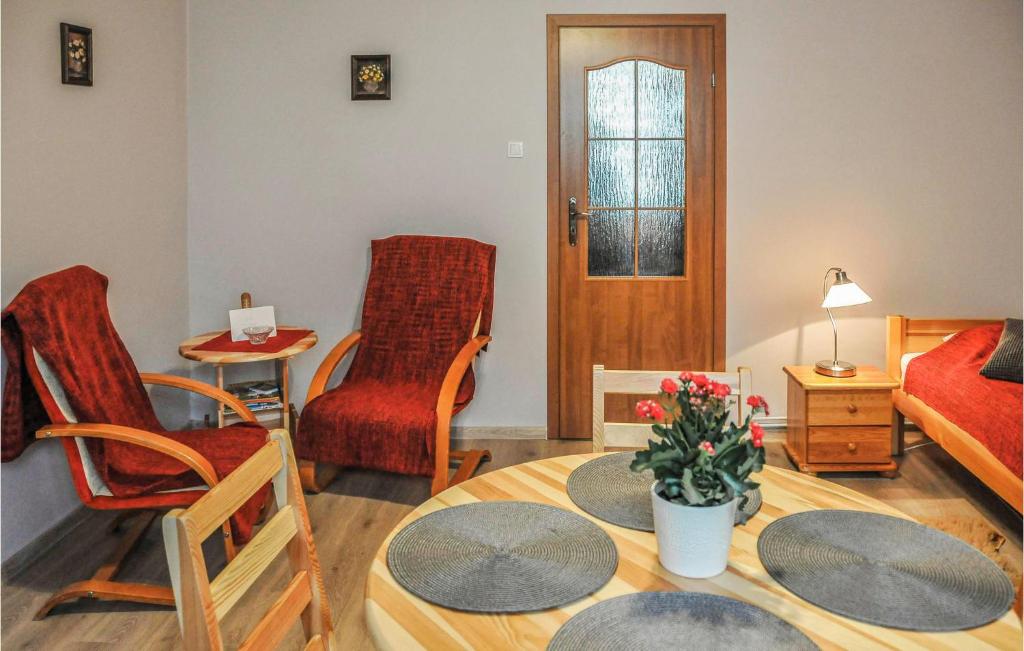 2 Bedroom Lovely Home In Gdynia photo 3