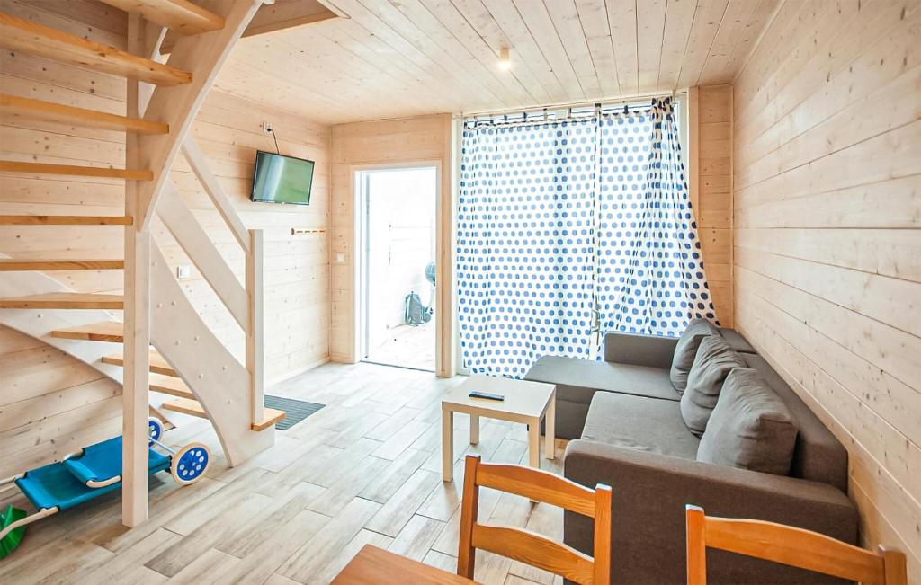 Gorgeous Home In Sarbinowo With Kitchen photo 3