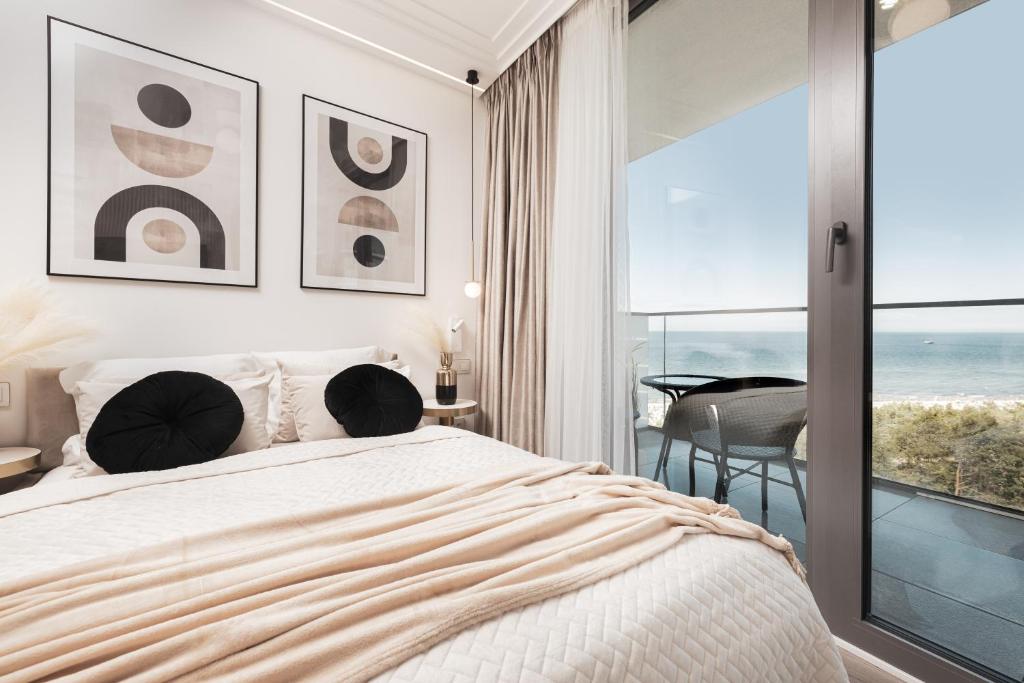 Royallux Apartment Waves Resort & SPA - Sea View from Balcony by Renters Prestige photo 3
