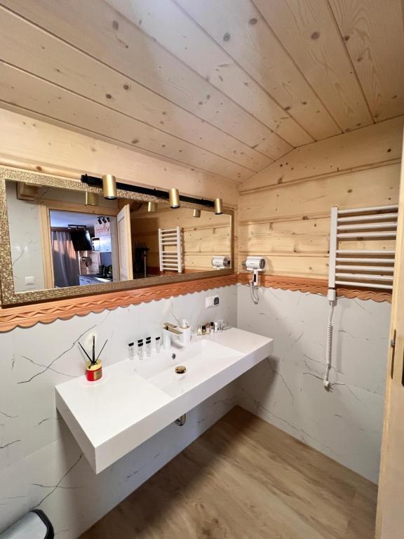 Żabie Dworki Witów Luxury Chalets & SPA photo 2