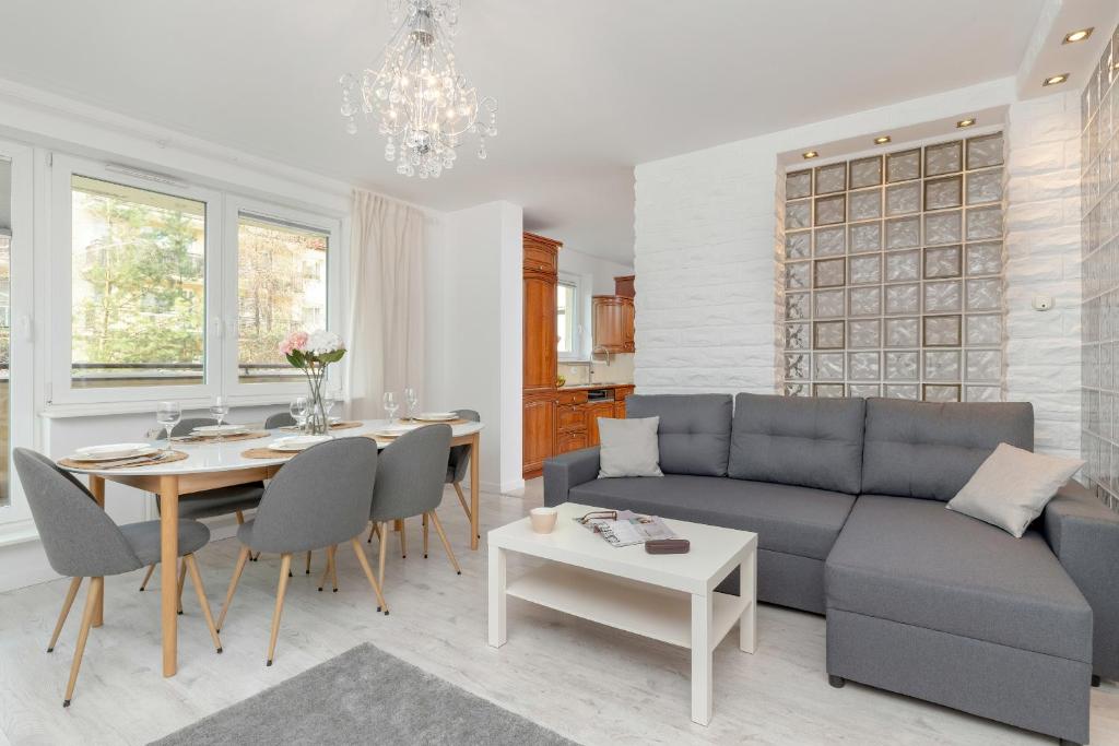 Spacious Family Apartment with 3 Bedrooms in Gdansk by Noclegi Renters — photo 1