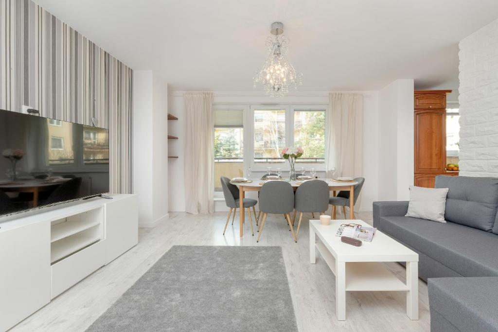 Spacious Family Apartment with 3 Bedrooms in Gdansk by Noclegi Renters photo 2