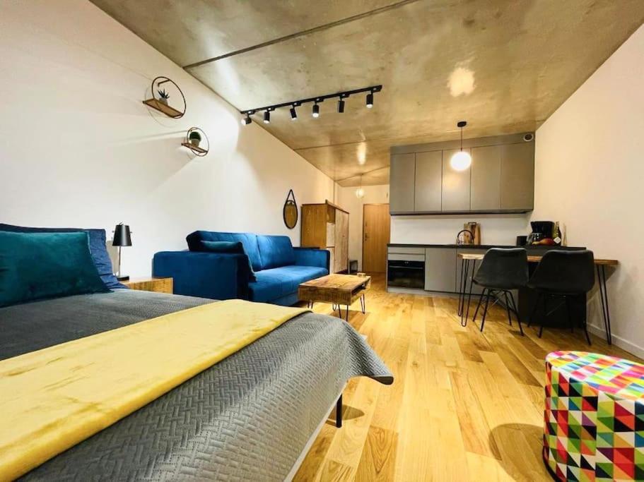 Studio Mango w/Patio & Parking — photo 1