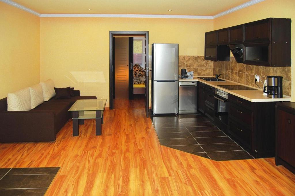 Terraced house with pool and sauna photo 3