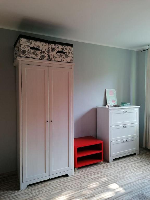 Sunny and lovely apartment. Near Chopin Airport! photo 2