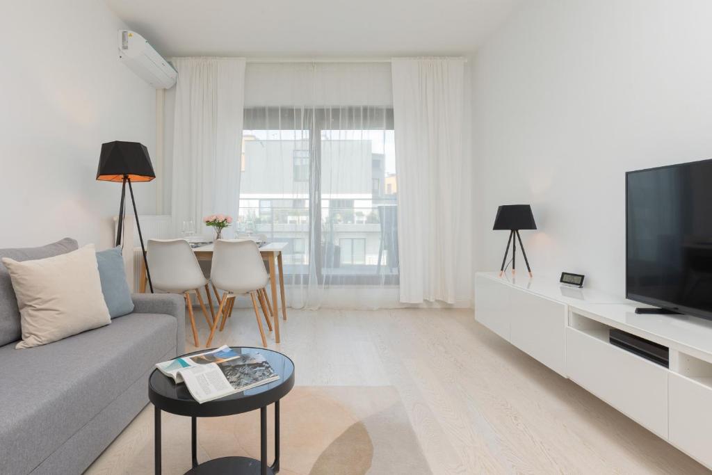 Sarmacka Apartment with Balcony Warsaw Wilanów by Noclegi Renters photo 3