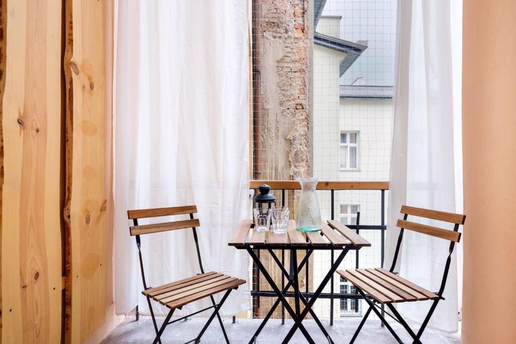 Small folksy studio Kochanowskiego St photo 3