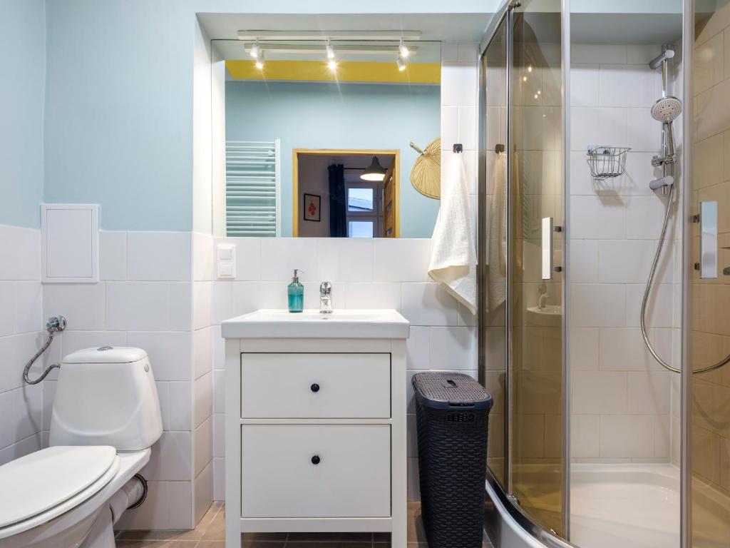 Silent blue apartment / Kochanowskigo St photo 3