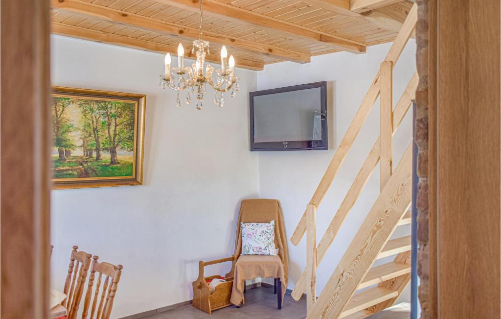 Cozy Home In Nowe Warpno With Lake View photo 3