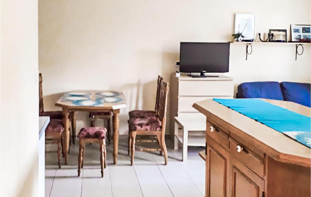Gorgeous Apartment In Miedzyzdroje photo 3