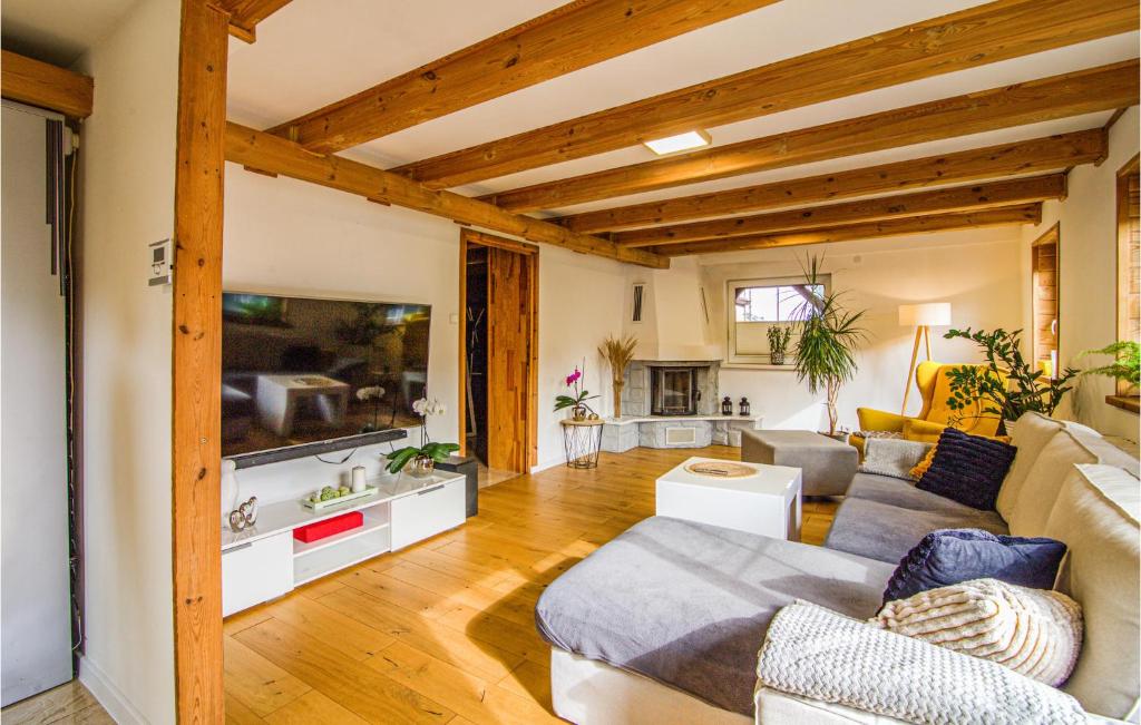 Nice Home In Czarny Mlyn With Wifi photo 3