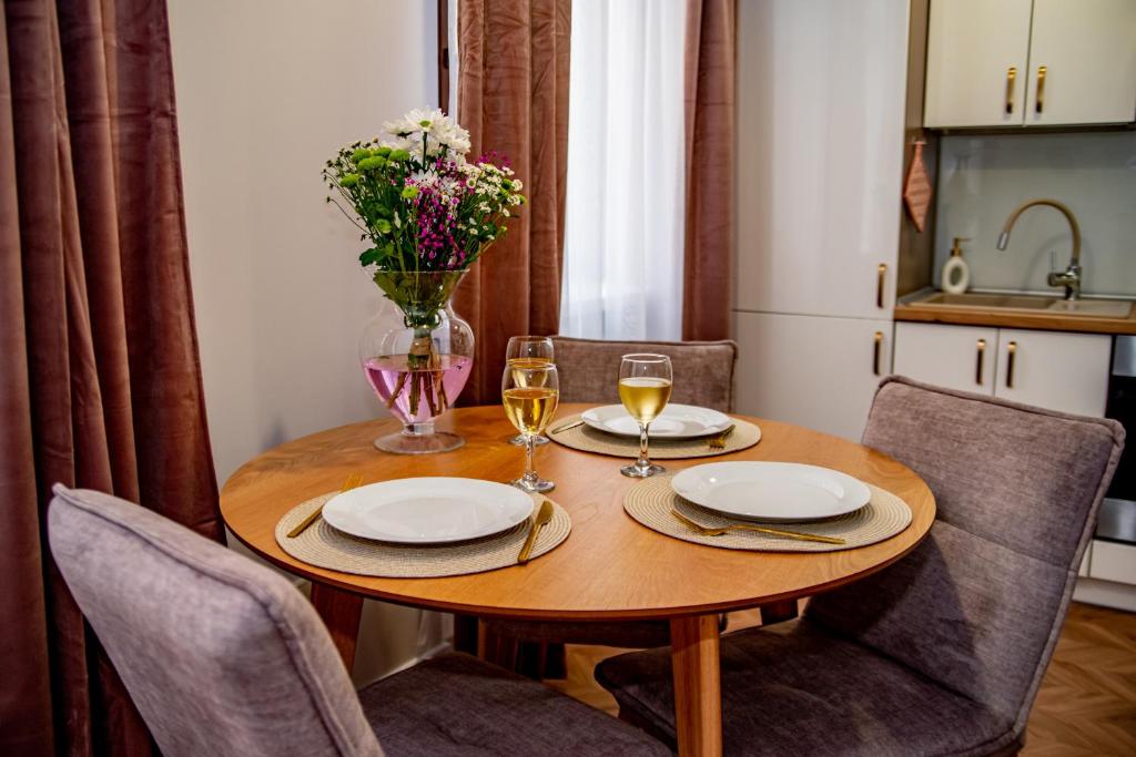 Apartments Częstochowa - Słoneczna Kamienica - Prywatny Parking free! photo 3
