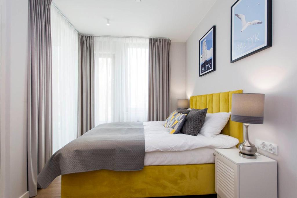 Yellow Rentyear Apartments photo 2