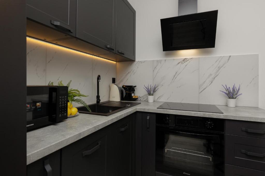 Spacious Apartment with Parking Warsaw Ursus by Renters Prestige photo 3