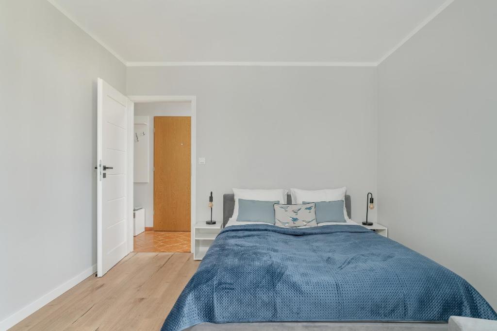 Spacious Apartment Ideal for Families by Noclegi Renters photo 2