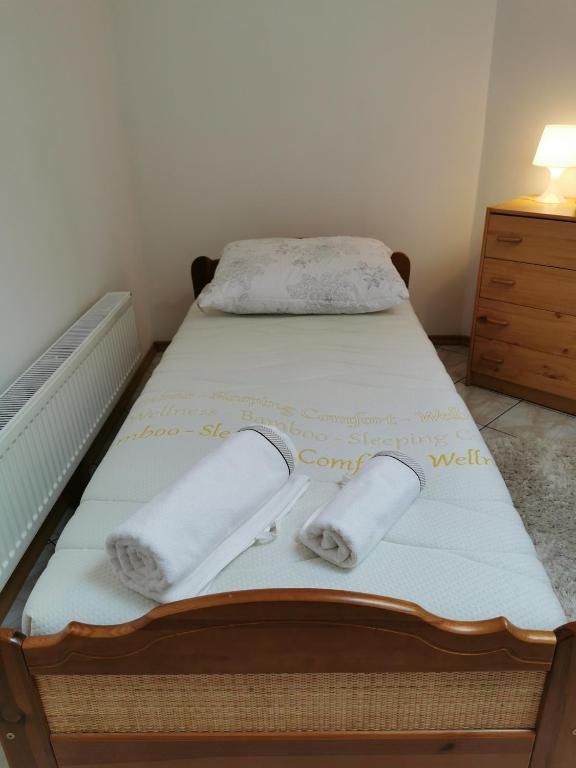 WHITE Apartment photo 2