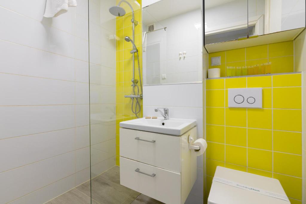 Rondo ONZ Sunny Apartment by BookingHost photo 3