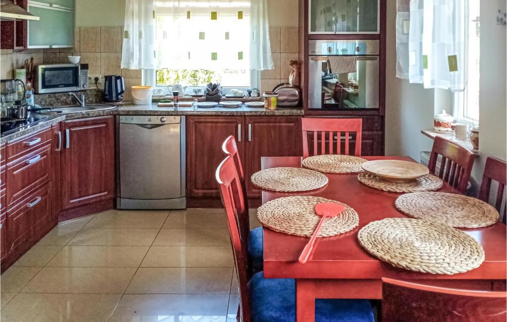 3 Bedroom Amazing Home In Parzensko photo 3