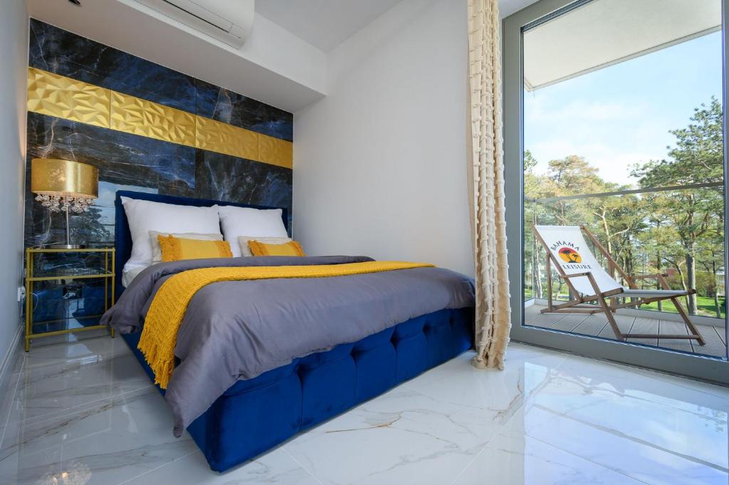 Solaris Golden Blue photo 2