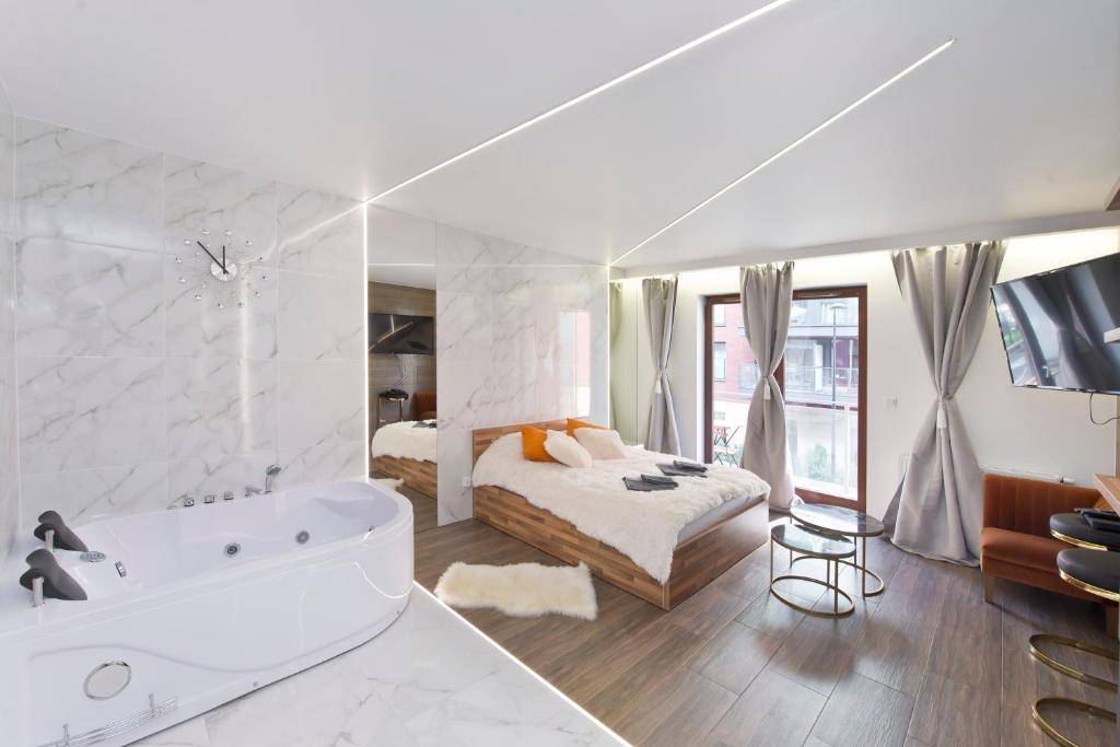 YOURAPART Chmielna Park Exclusive z Wanna wolnostojaca lub Jacuzzi — photo 1