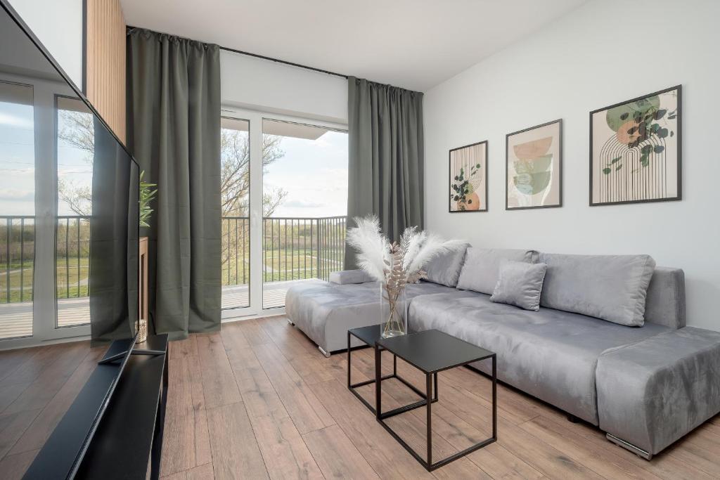 Wieniawskiego Apartments with Balcony Stacja Łódź Estate by Noclegi Renters — photo 1