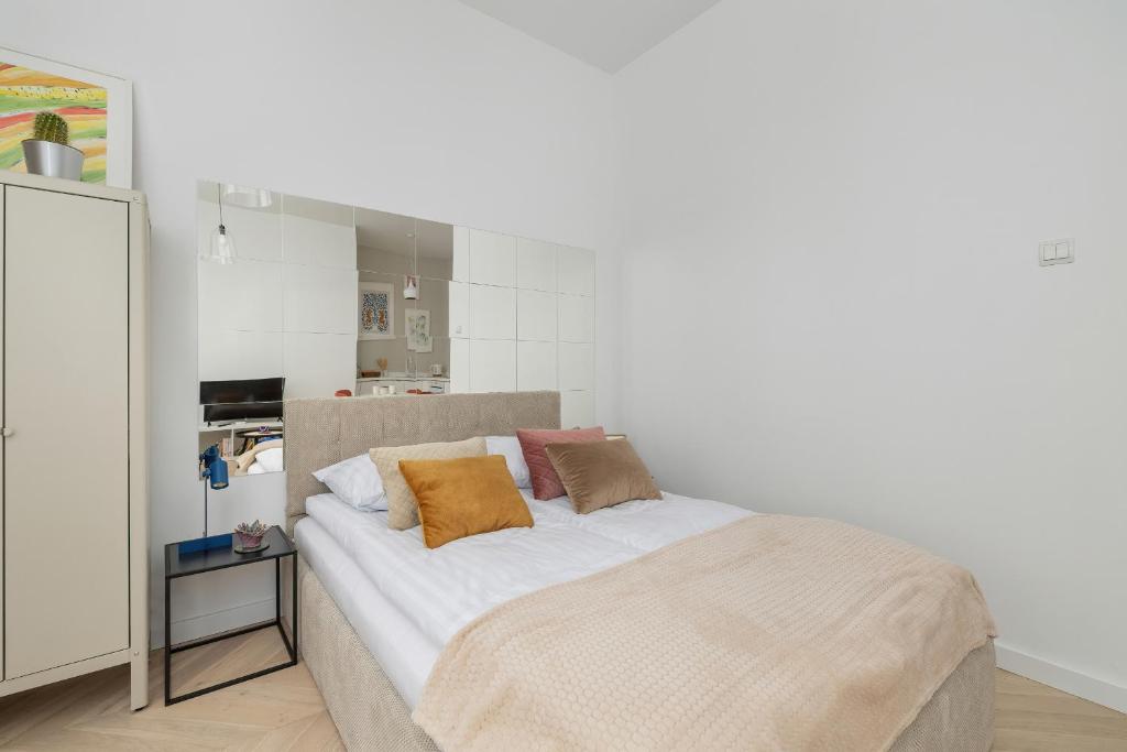 Bright Studio in the Centre of Katowice Opolska by Noclegi Renters — photo 1