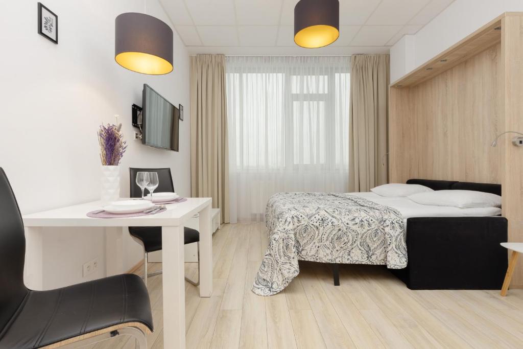 Studio Jerozolimskie 216 with Parking by Noclegi Renters photo 3