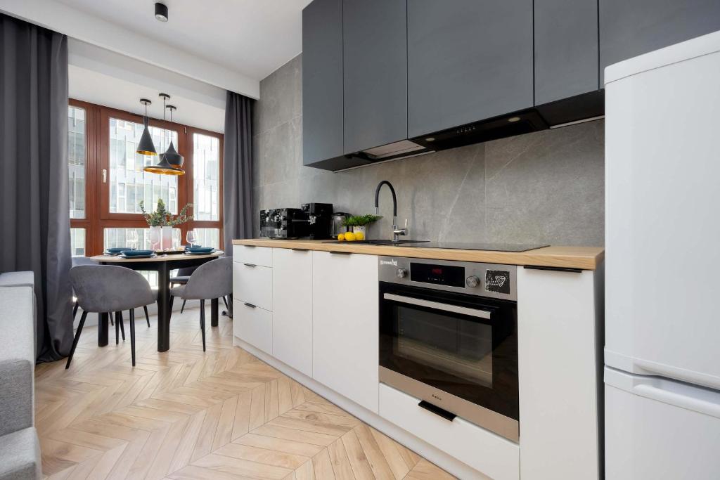 Tasteful Apartment with Parking by Noclegi Renters photo 3