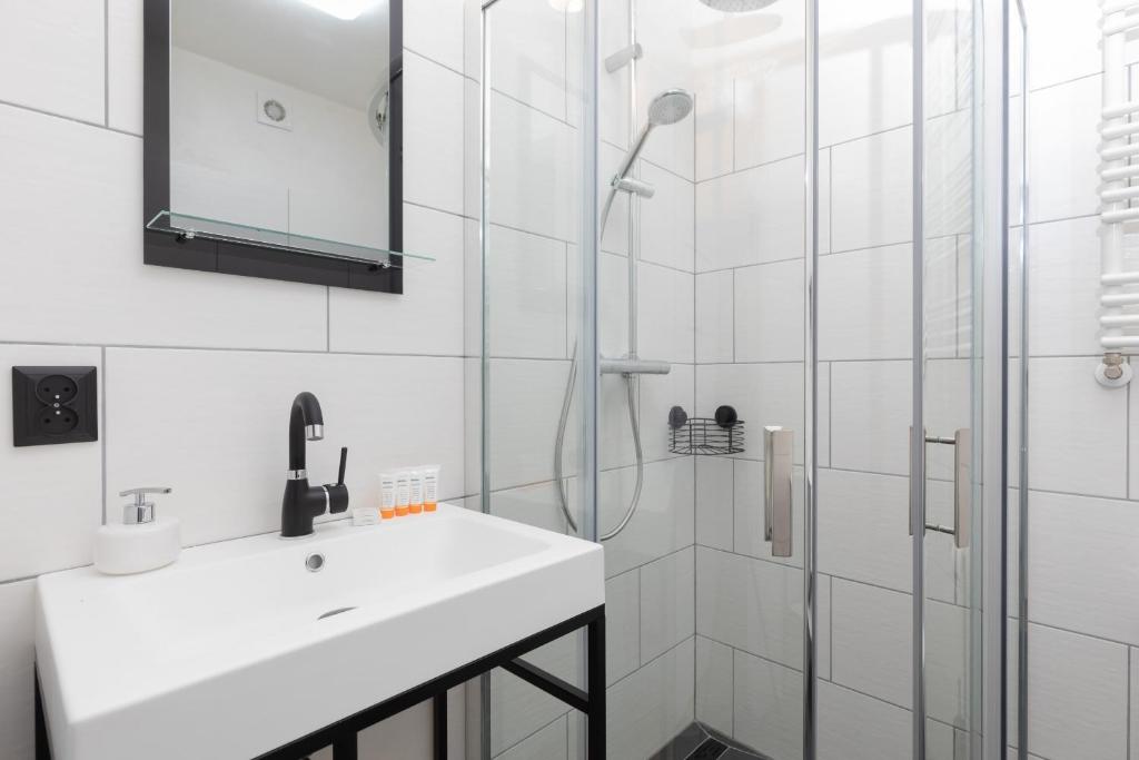 River and Port View Apartment by Noclegi Renters photo 3