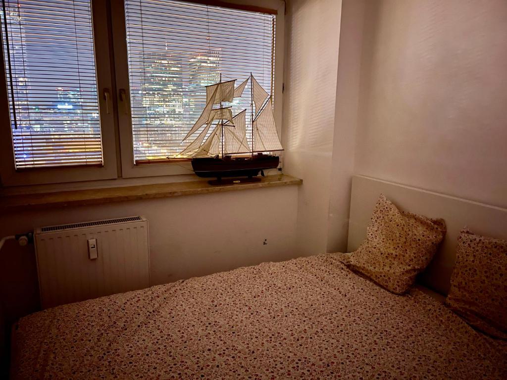Super Apartament RED Centrum Best View in Town 2x Metro Fast WiFi 300 Mbs Netflix AppleTV SmartTV Spotify Panorama Miasta photo 2