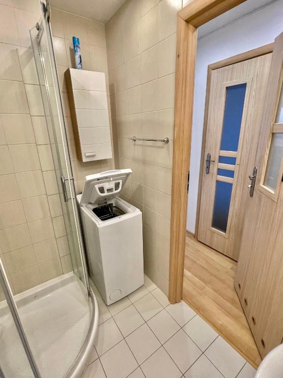 Super Apartament RED Centrum Best View in Town 2x Metro Fast WiFi 300 Mbs Netflix AppleTV SmartTV Spotify Panorama Miasta photo 3