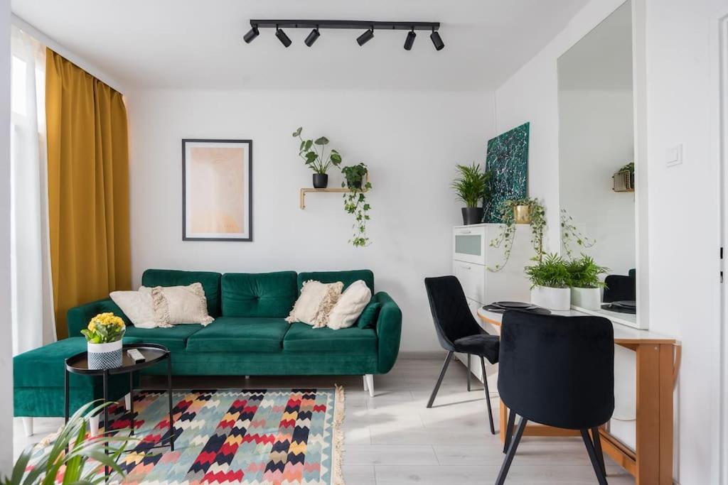 Spacious Studio with Park View photo 3