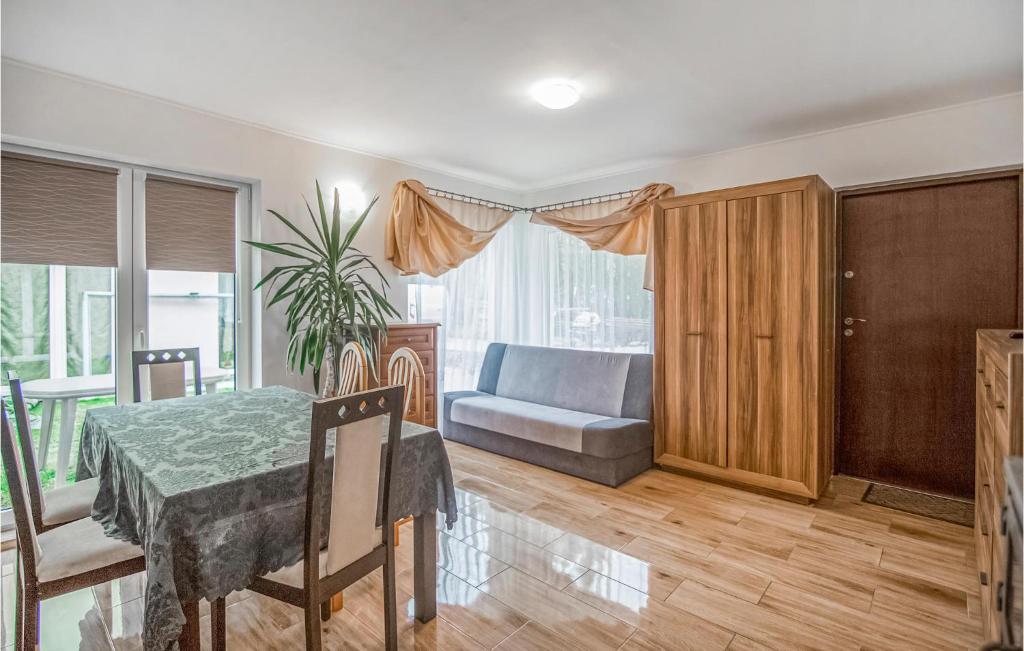 2 Bedroom Lovely Home In Oslonka photo 3