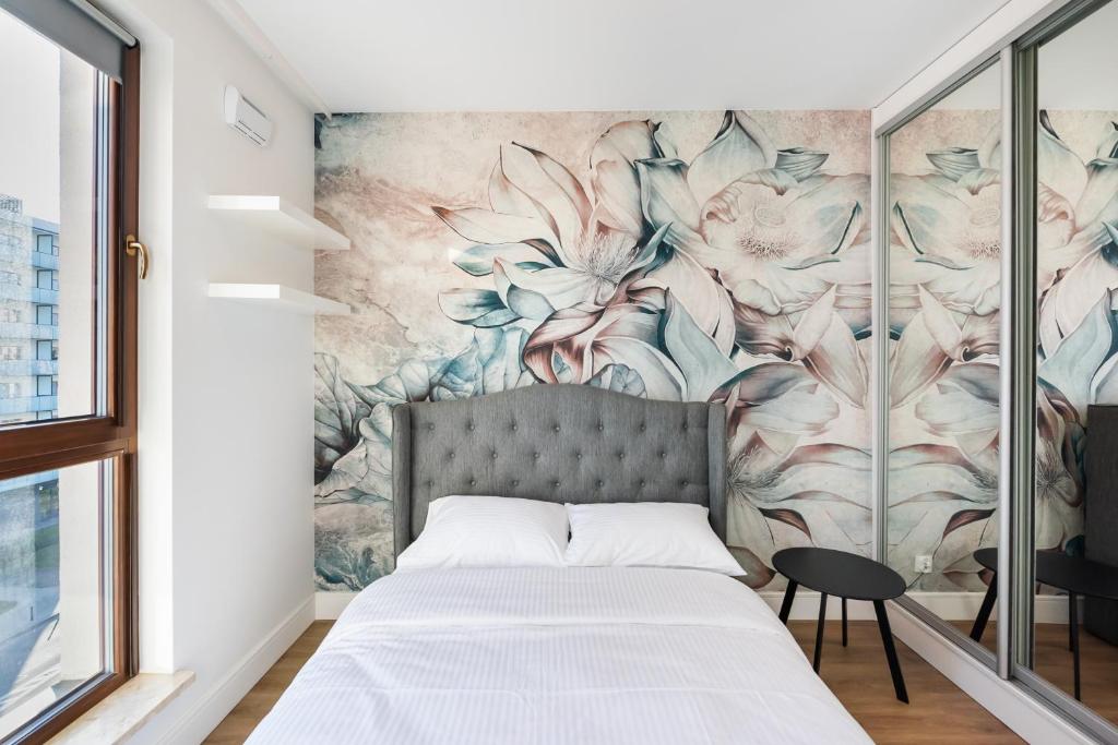 Wola Bloom Apartment by BookingHost photo 2