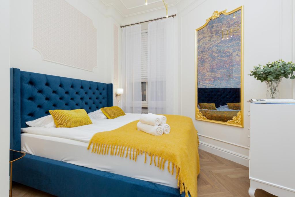 Royal Apartment Kopernika by Renters Prestige photo 3