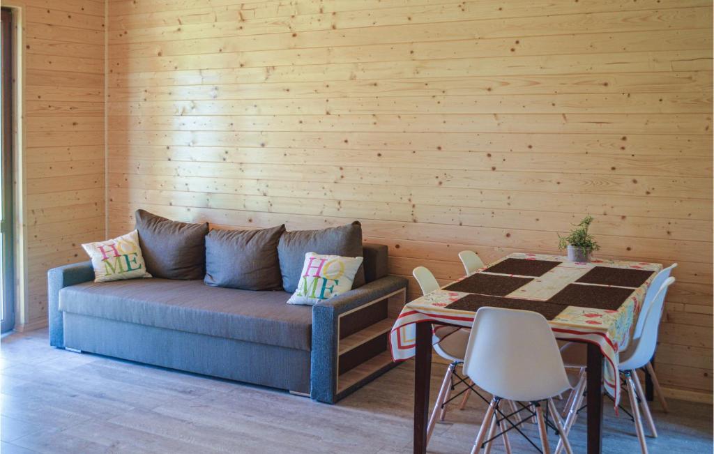 Cozy Home In Kolczewo With Kitchen photo 3