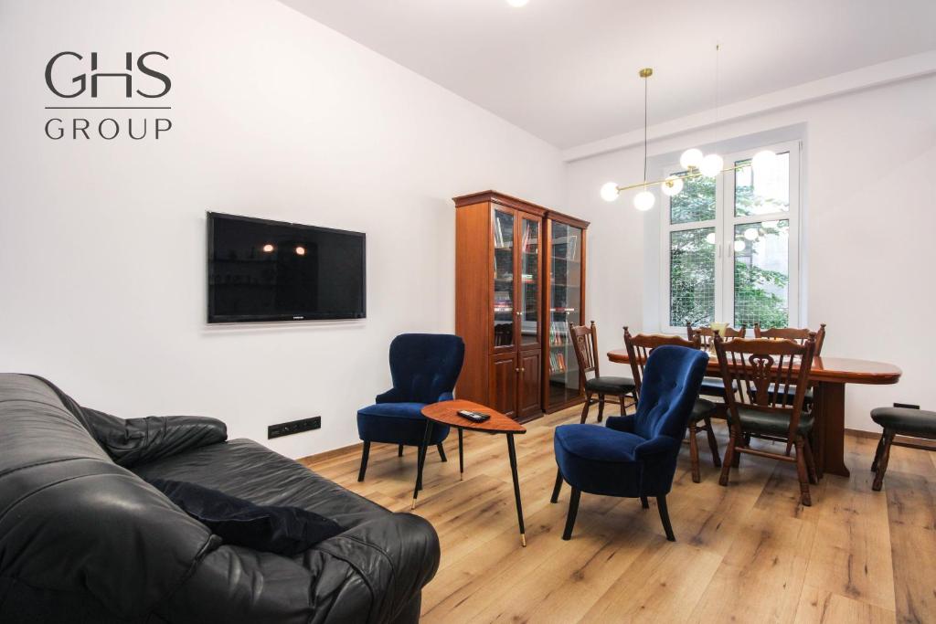 Royal university apartment — photo 1