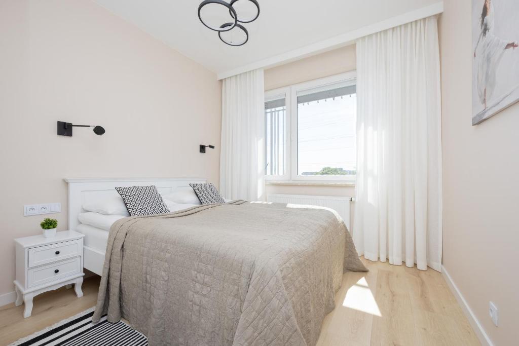 Stacja Wola Nowoczesny Apartament z Balkonem i Parkingiem Warszawa by Noclegi Renters photo 2