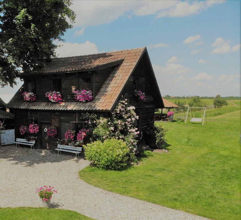 Stay At This Magnificent 100 Year Old Barn — photo 1