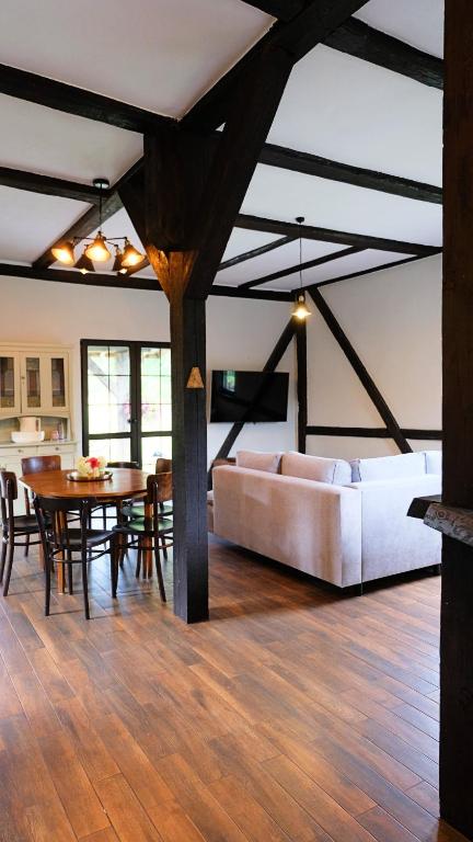 Stay At This Magnificent 100 Year Old Barn photo 2