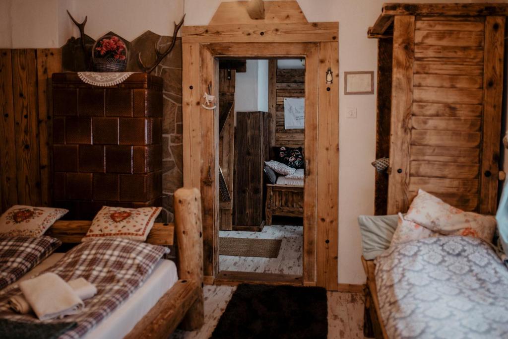 Chatka Zapiecek drewniana rustykalna chata Babci Ludwiki photo 2