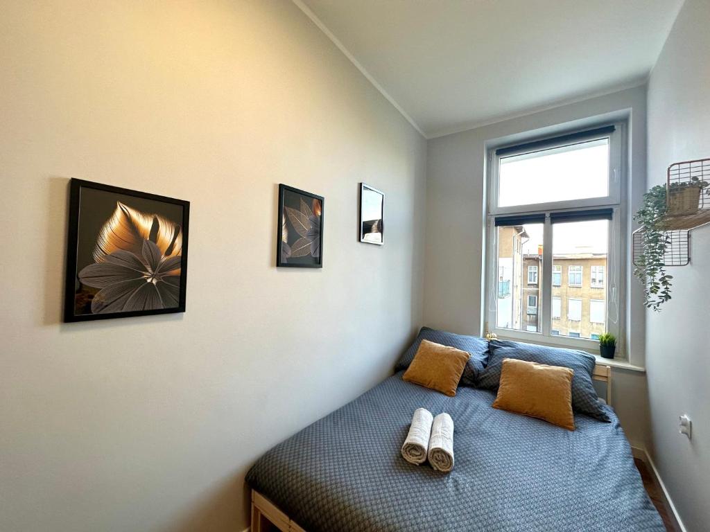 MMRent Sunflower Room photo 2