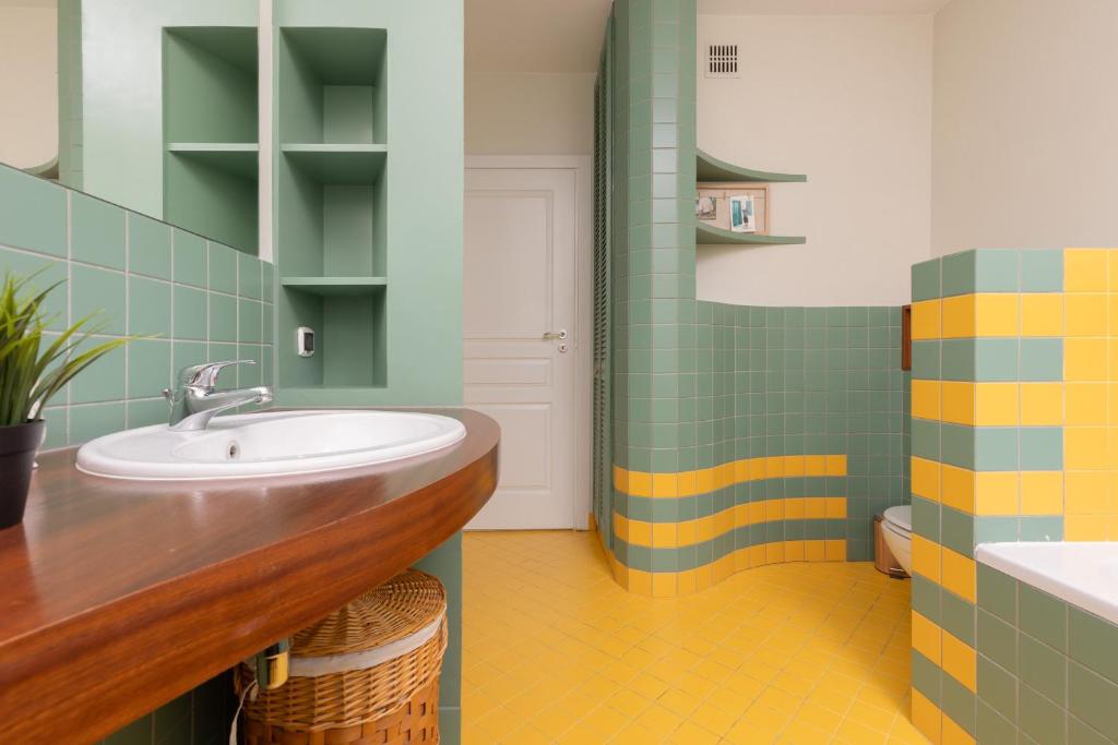Spacious & Quiet 1 Bedroom Apartment in Pruszków by Noclegi Renters photo 3