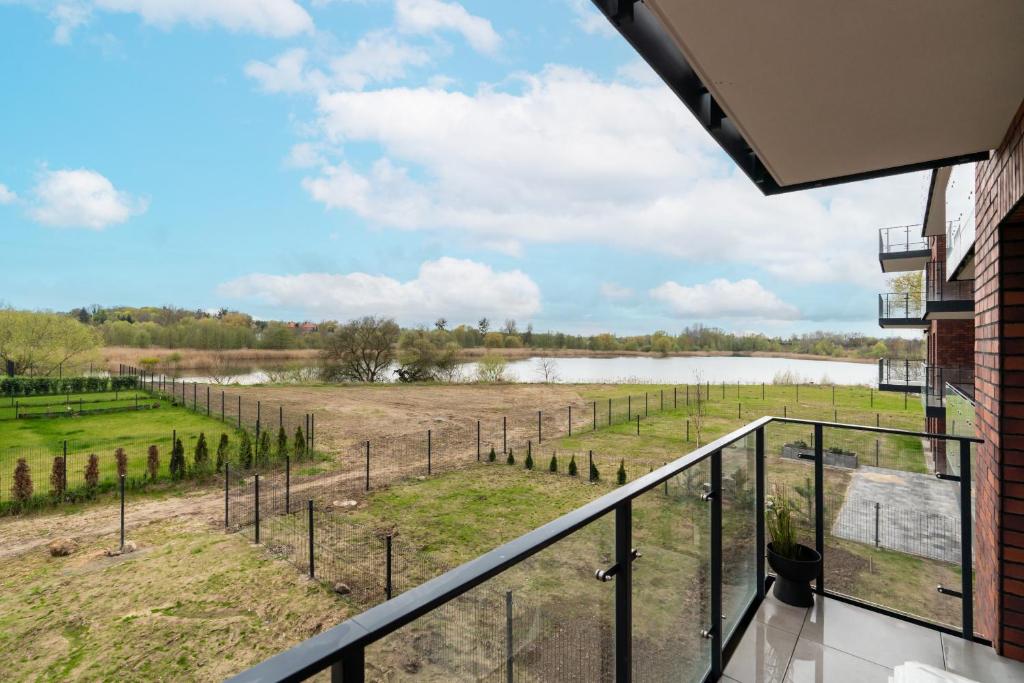 Stara Cegielnia Lake View Apartment by Renters Prestige photo 3