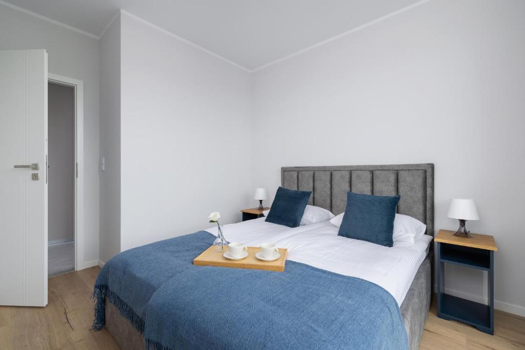Stylowy Apartament z Dwiema Sypialniami Balkonem i Parkingiem by Noclegi Renters photo 2